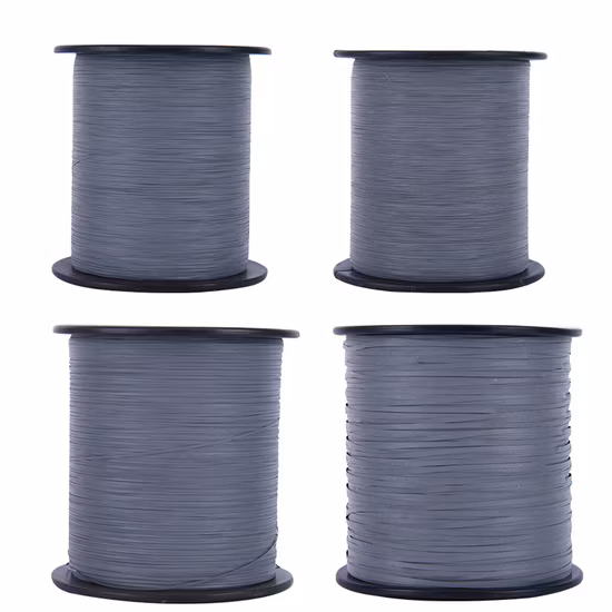 Очень легкая двусторонняя светоотражающая нить для шитья.